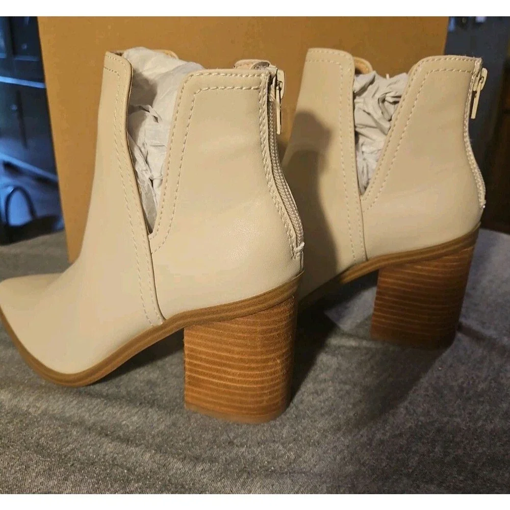 Never Worn NWT Steve Madden Novita Women's Booties, Bone Size 6 Pointed Toe